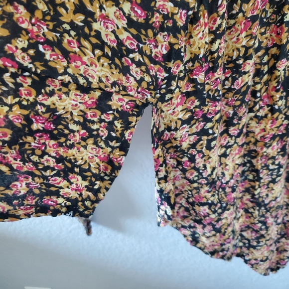Volcom floral asymmetrical tunic top - Picture 3 of 9